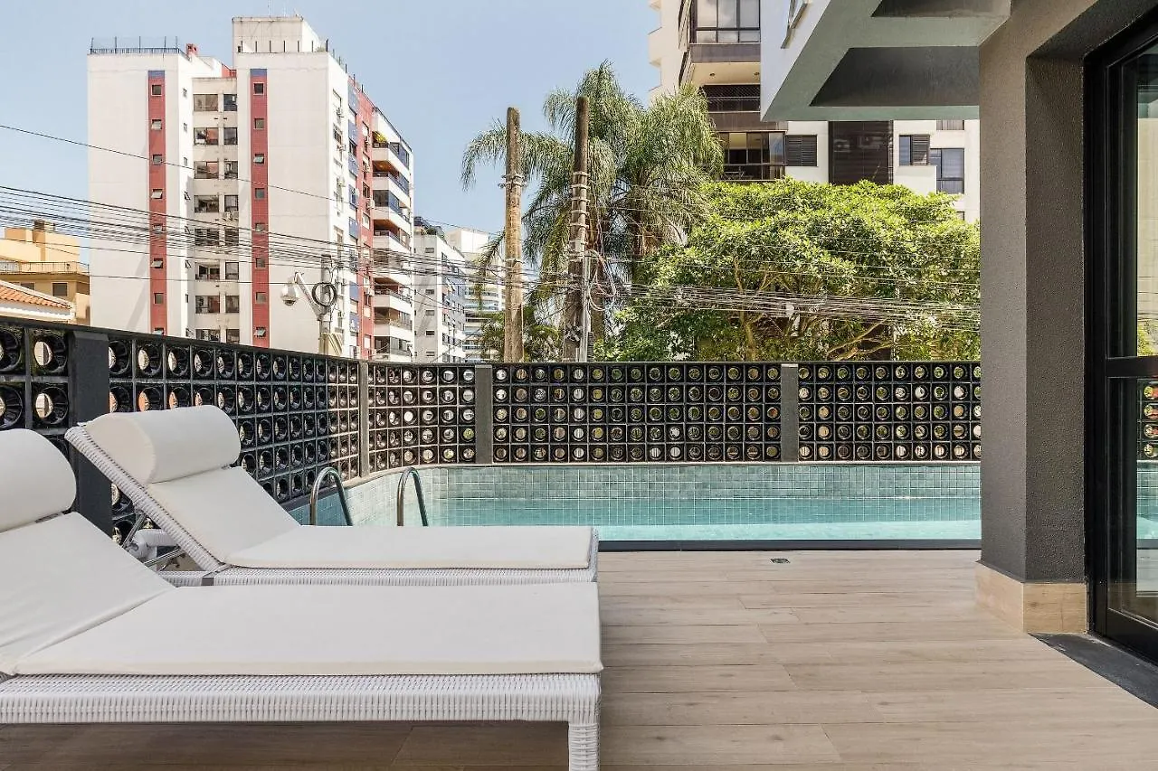 Ap localização Central, prédio c piscina, lavanderia Florianópolis Brasil