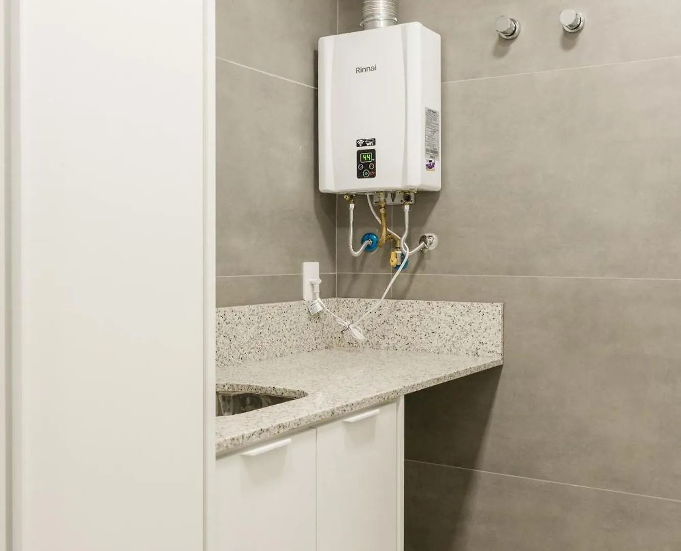 Apartamento Ap localização Central, prédio c piscina, lavanderia Florianópolis