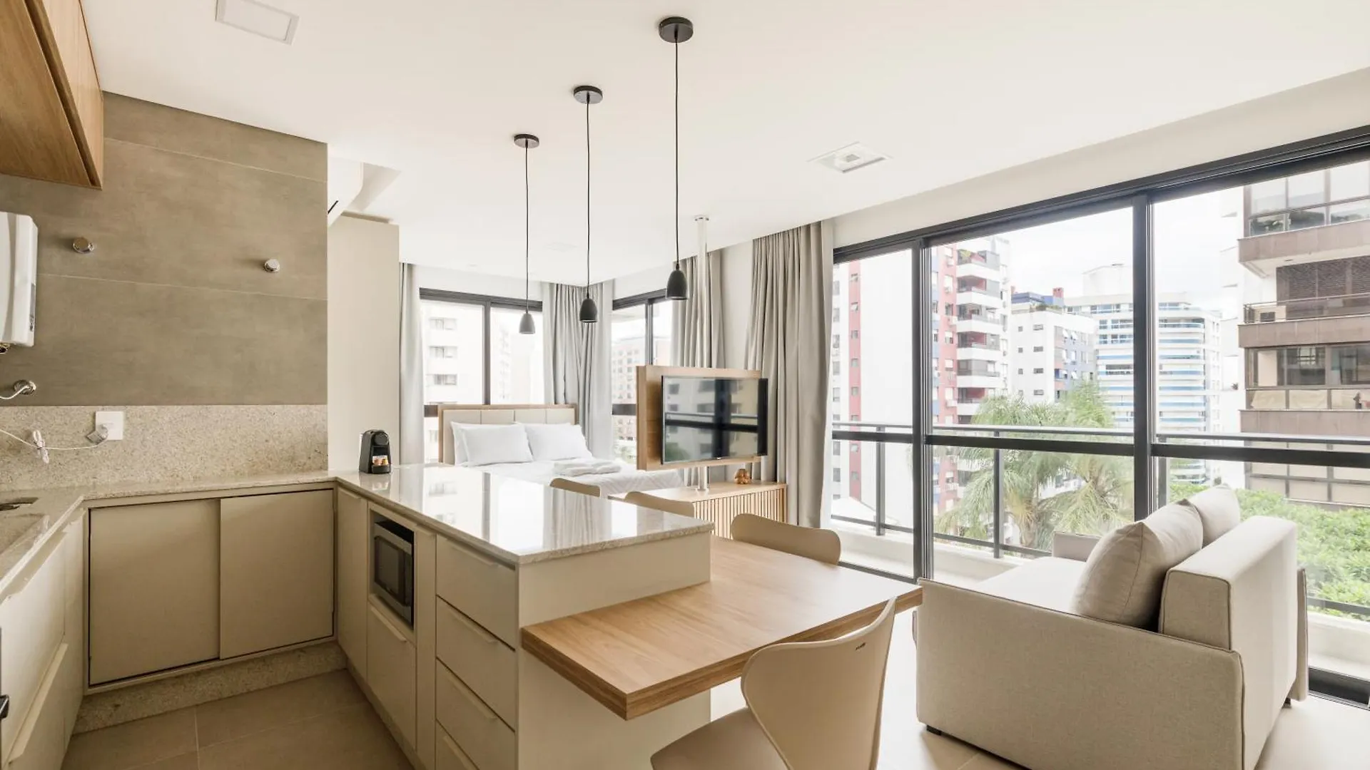 Ap localização Central, prédio c piscina, lavanderia Florianópolis Apartamento