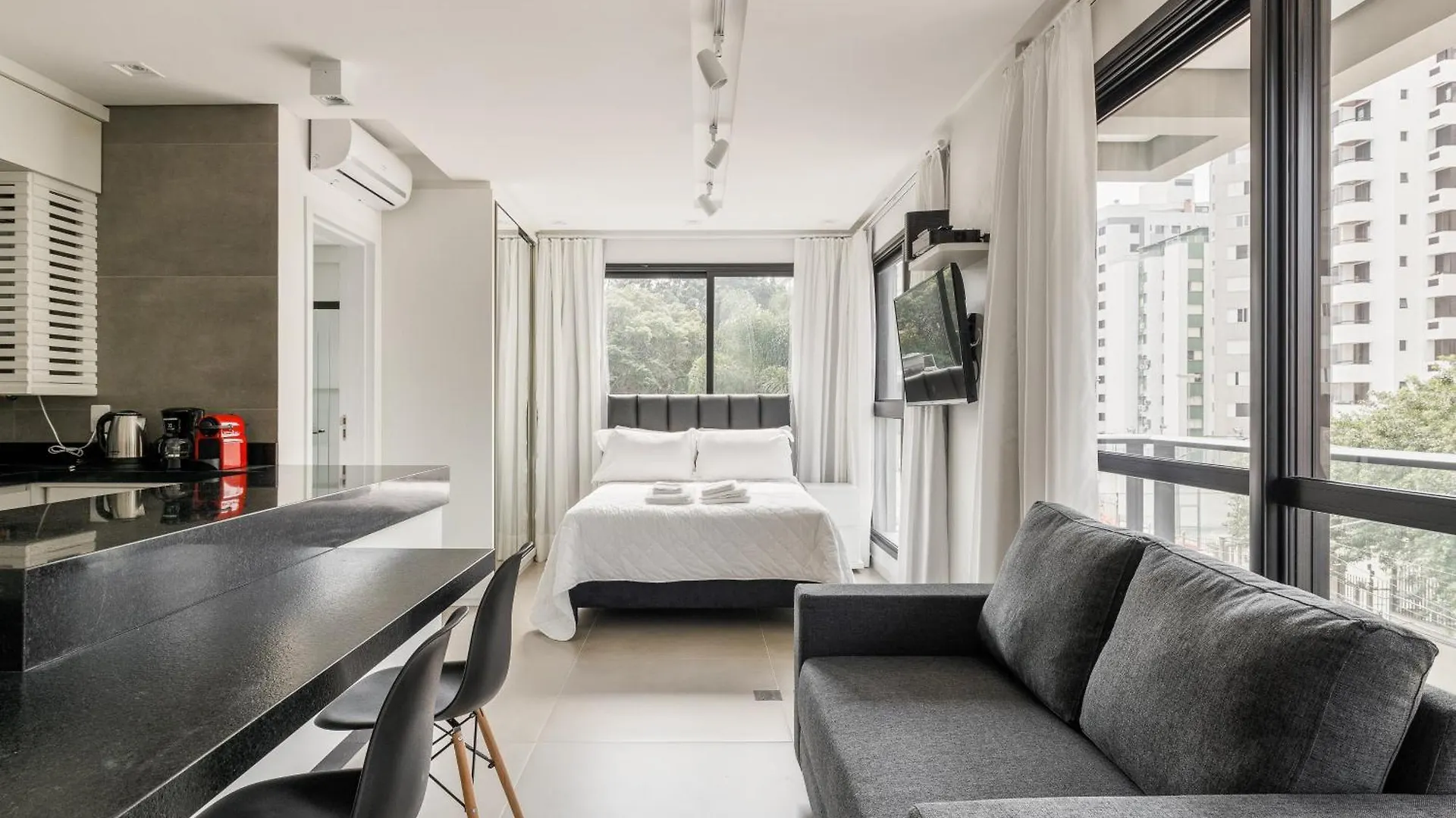 Apartamento Ap localização Central, prédio c piscina, lavanderia Florianópolis