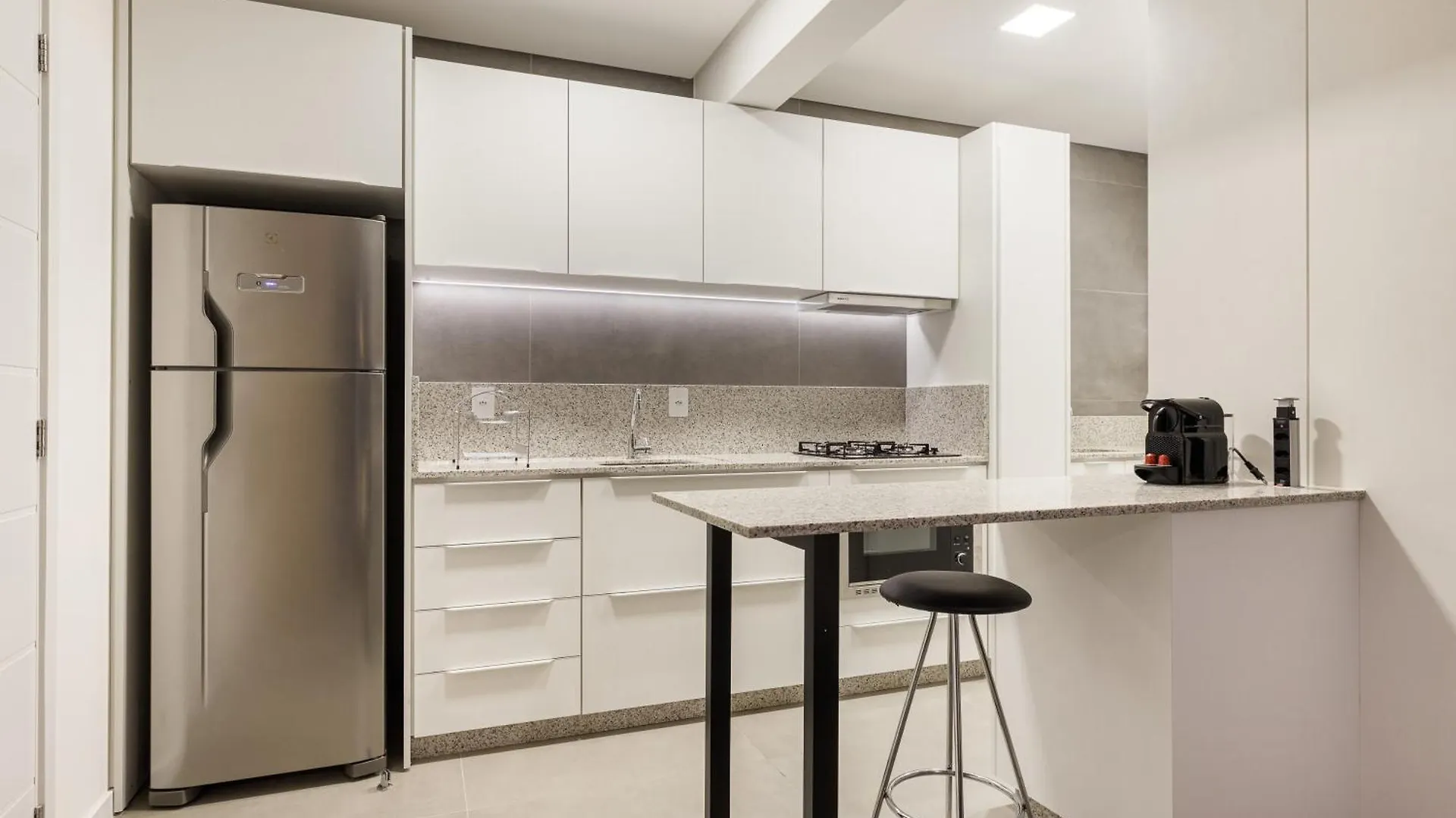 Zee Studios A 200M Da Beira-Mar Norte Florianopolis Apartment