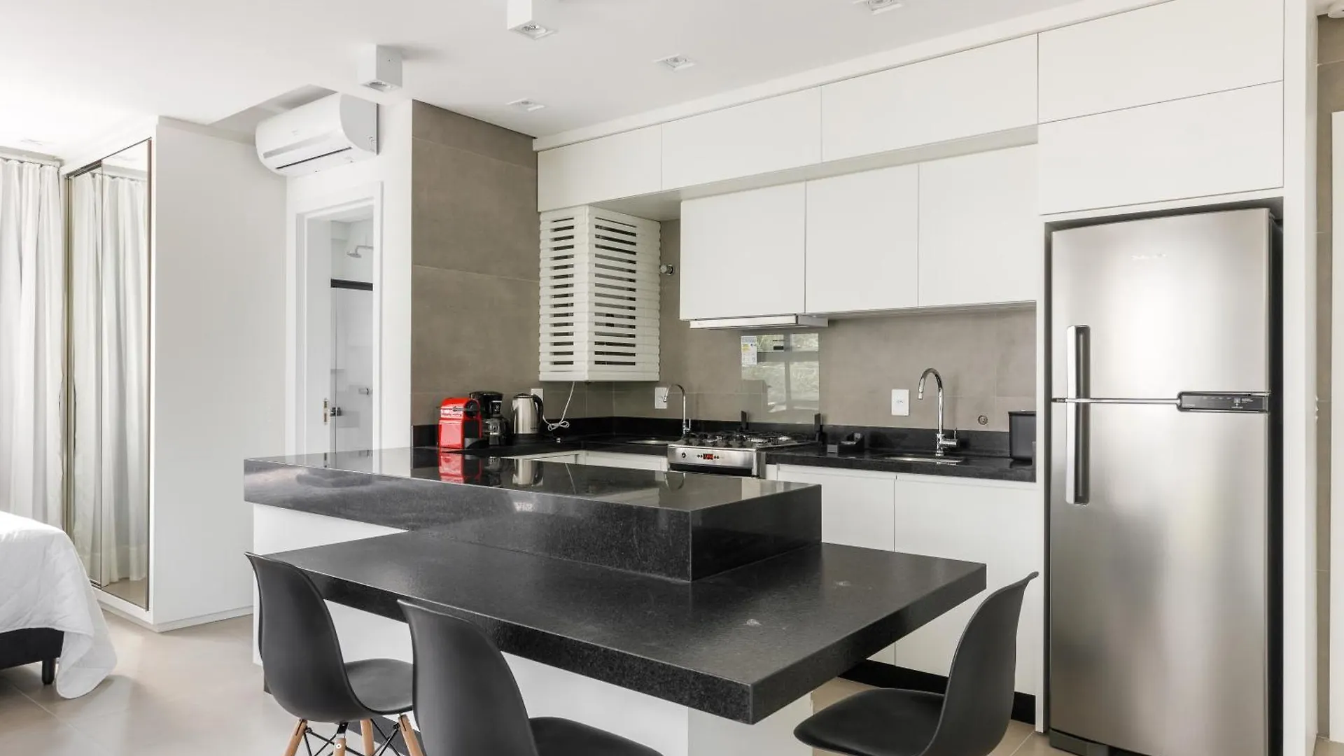 Zee Studios A 200M Da Beira-Mar Norte Florianopolis Apartment